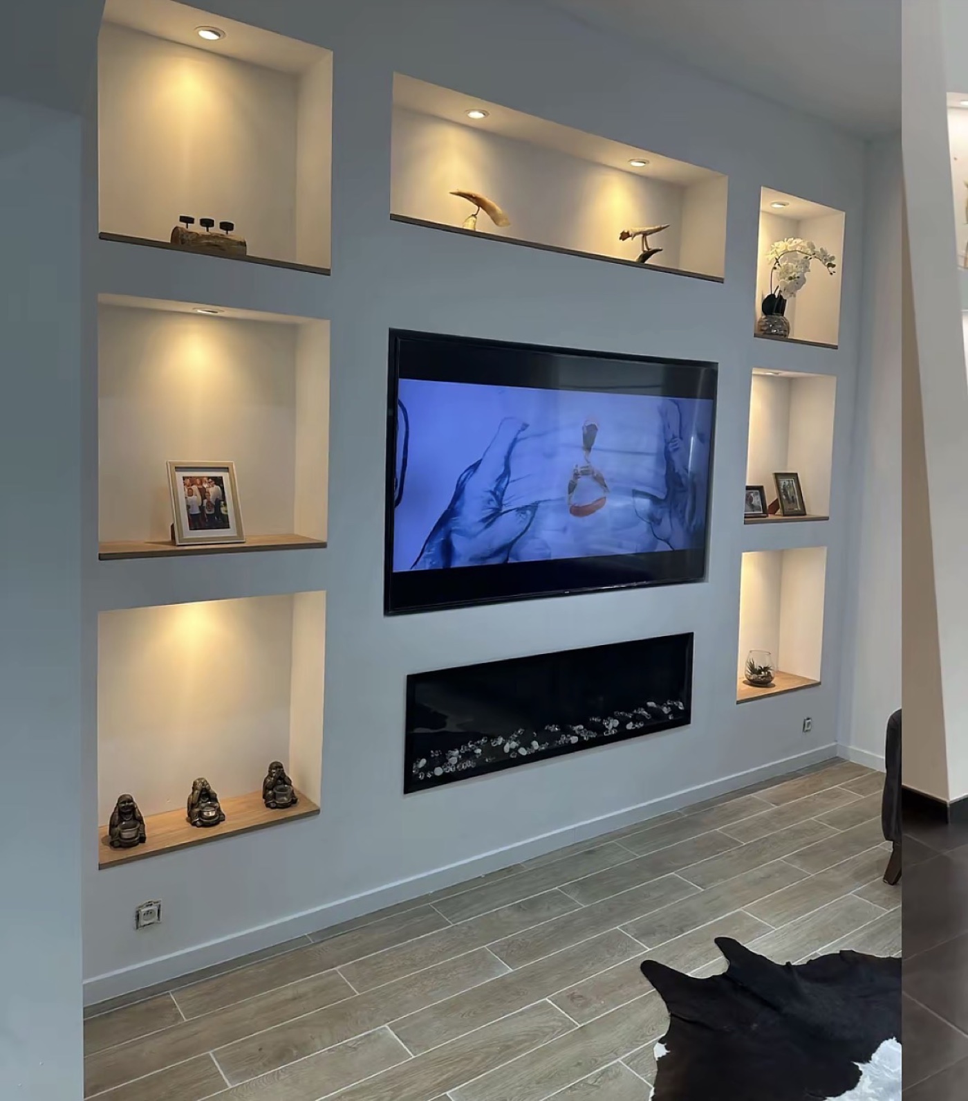 Mur TV à niches multiples éclairées